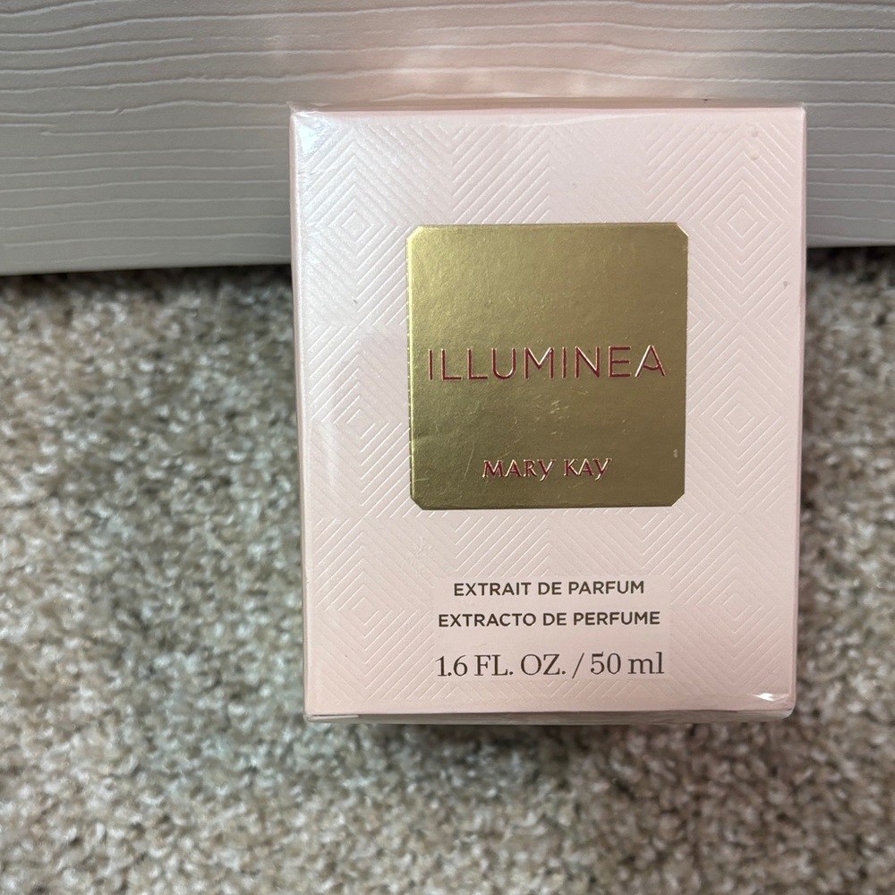 Mary Kay Illuminea Perfume with Gold Accents